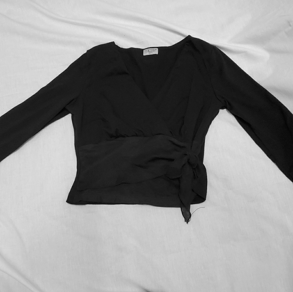 VENUS black, long-sleeved top